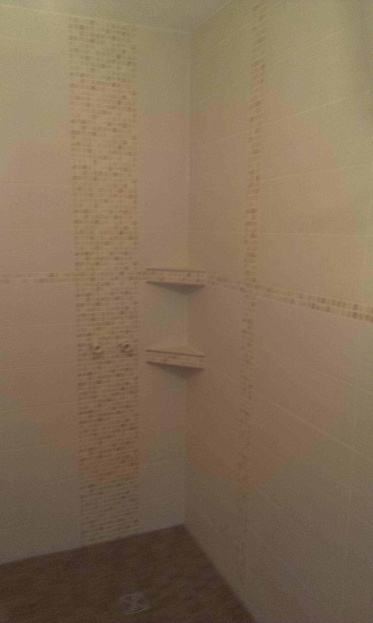 Fliesenspiegel in einer modernen Küche